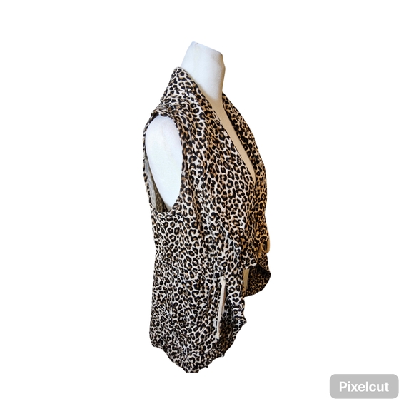 1 NWT Francesca's Miami Brown Cream and Black AnimL Print Vest Size Small - Picture 5 of 10